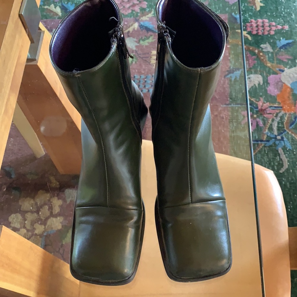 Fabulous square-toe Italian green ankle boot. 💚💚💚 - Picture 2 of 8